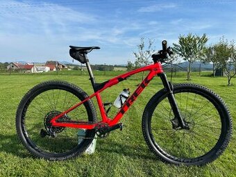 Celoodpružené karbonové kolo Trek Supercaliber 9.8.vel.L