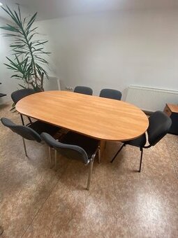 Konferencni stul s kresilky