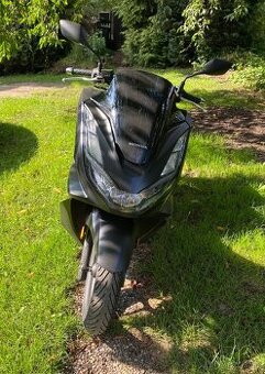 Skútr Honda PCX 125 rv. 2024 JAKO NOVÝ