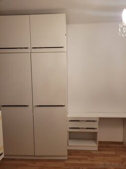 PRODÁM  DVOUDÍLNOU ŠATNÍ SKŘÍN