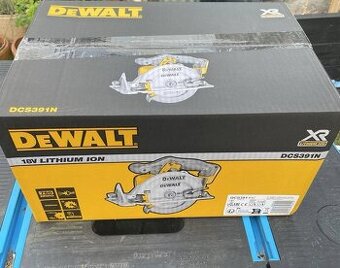 Aku kotoučová pila DEWALT DCS391N