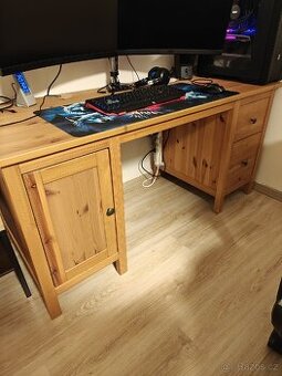 Psací stůl - IKEA HEMNES. REZERVACE do 20.10.