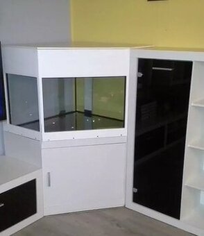 Prodám rohové akvárium