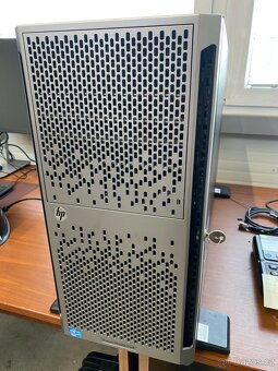 Starý server HP ProLiant, Windows Server, RAM 32GB