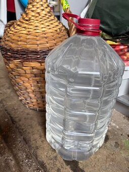 Domácí slivovice Trnka