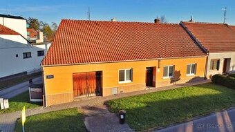 Rodinný dům Telnice u Brna, zahrádka a 2 garáže, 367 m2