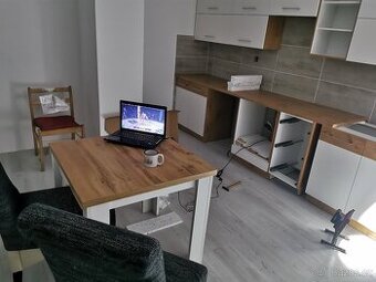 Jídelní stůl 80x80cm