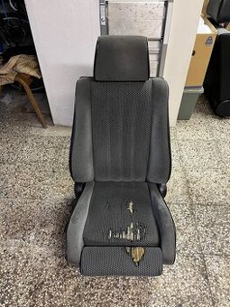 Sportsitzna BMW E30, spolujezdec