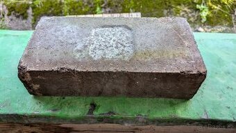 Magnezitové cihly i 2ks akumulačních kamen