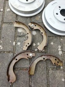 sada brzdových čelistí + brzdové bubny Subaru Impreza 2006