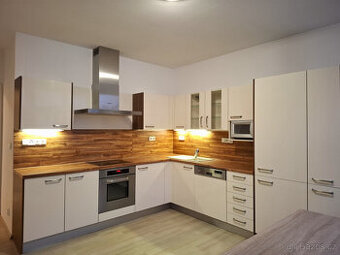 Pronájem bytu 3+1 na Vinohradech, Praha 3, po rekonstrukci, 