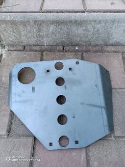 Kryt pod převodovku. Jeep Willys-replika