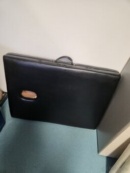 Masážní lehátko.