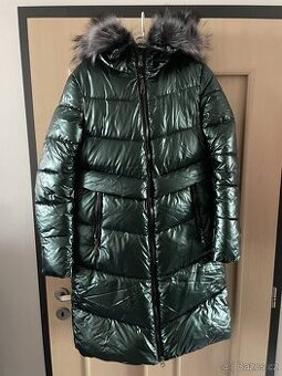 PRODÁM ZIMNÍ KRÁSNOU ZIMNI TEPLOU BUNDU ZELENE BARVY