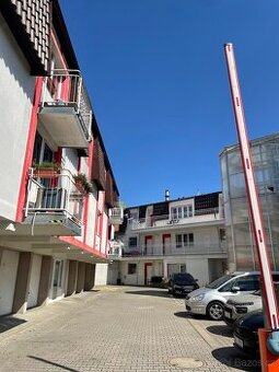 Slunný byt 2+kk po rekonstrukci v uzavřené rezidenci