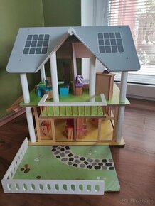 Dřevěný domeček pro panenky - 1