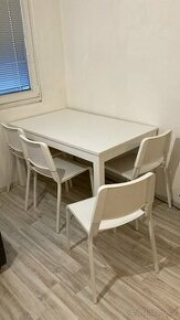 Ikea Jídelní stůl a 4 židle