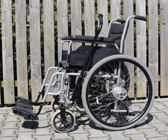 011-Mechanický invalidní vozík Meyra, pohon na levou ruku.