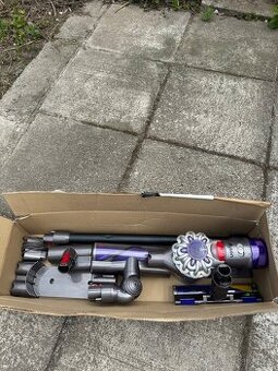 Pouzity vysavac dyson V8 - 1