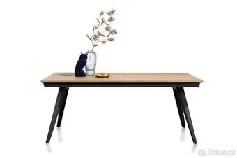 Rozkládací jídelní stůl City 190 cm – dub / černý kov