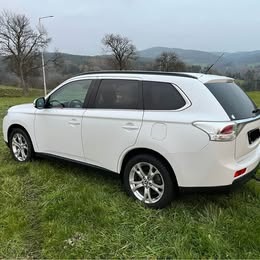 Mitsubishi Outlander INTENSE 2,2 DI-D 4x4 Automat 7 míst DIE