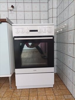 Prodám zánovní elektrický sporák
