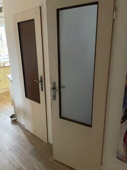 Stare dvere vcetne kovani