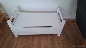 Lavice s úložným prostorem