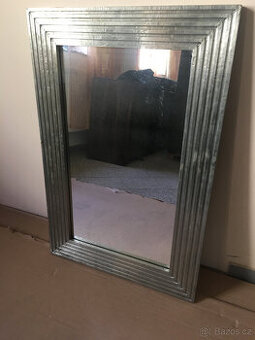 Zrcadlo 90x60 oplechované s dřevěným korpusem