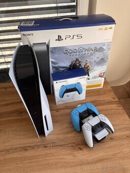 PS5 s dvěma ovladači
