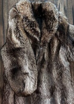 Kožich z pravé mývalí kožešiny