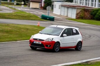 Ford Fiesta ST150 2.0 Duratec 2008 110kw slalom track days