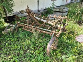 Radličkový kultivátor 2.4m