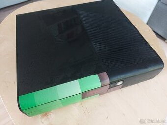 Xbox 360 E 250gb Minecraft edice