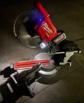 Milwaukee M18 FMS305-121, 305 MM POKOSOVÁ PILA