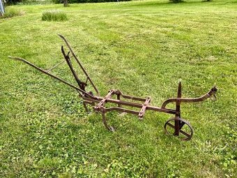 Staré zemědělské nářadí/stroje