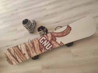 Snowboard set s vázáním a boty Vans