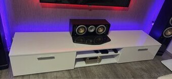 Skříňka pod televizi