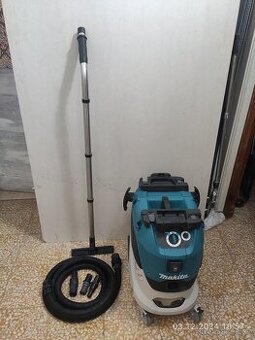 Stavební vysavač Makita s automatickým oklepem ( rok starý ) - 1