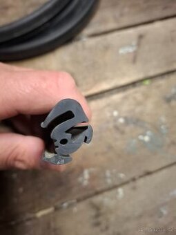 Zasklívací guma čelního skla Tatra 603