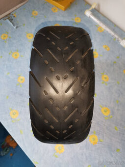 Prodám mírně použitou bezdušovou pneumatiku TVT Tuovt na ele