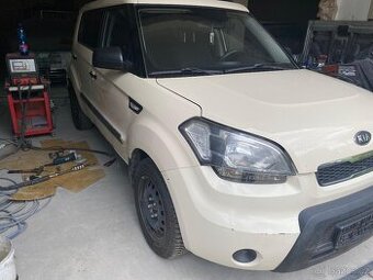 Hledám plato do kufru Kia Soul