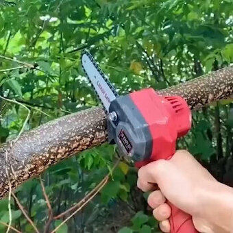 AKU ruční pilka na dřevo