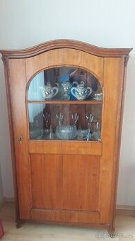 Starožitná vitrína