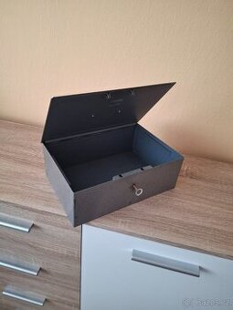 Příruční trezor, pokladnička Kovona. ČSSR