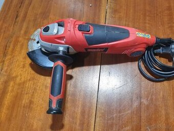 HECHT 1391 - úhlová bruska  Elektrická úhlová bruska s příko