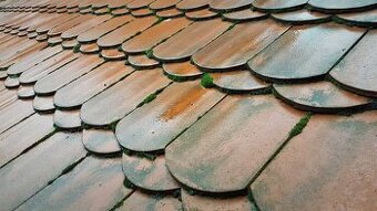 Daruji střešní tašky Bobrovky