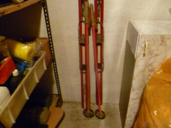 Retro sjezdové lyže + hůlky značka ARTIS