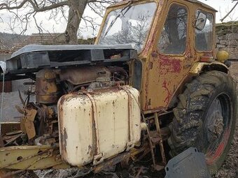 Traktor bagr bělorus