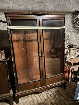 Starožitná skříň, vitrína, skleník , komoda